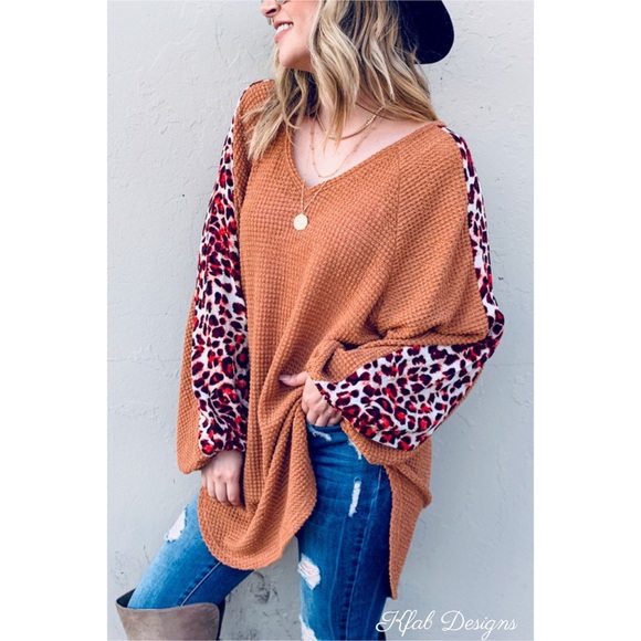 ❤️LAST! V Neck Waffle Knit Contrast Leopard Top! - Picture 6 of 7